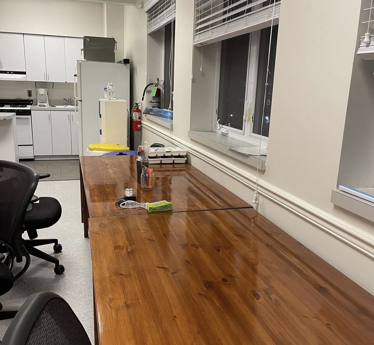 Commercial kitchenette and counter cleaning service